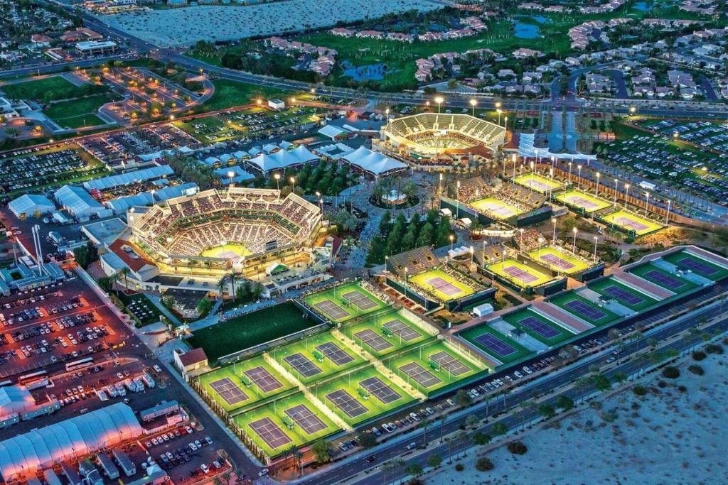 Nespecifikovaný výhled na destinaci Coachella nebo výhled na město při pohledu z prázdninového domu