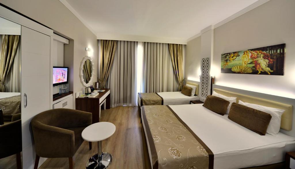 Postel nebo postele na pokoji v ubytování Linda Resort Hotel