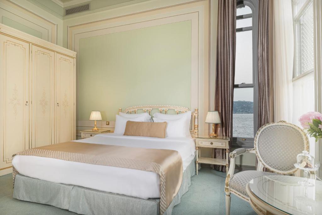 A bed or beds in a room at Bosphorus Palace Hotel