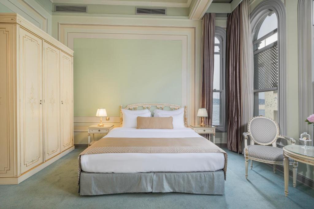 A bed or beds in a room at Bosphorus Palace Hotel