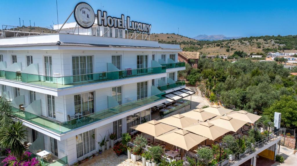 Nespecifikovaný výhled na hory nebo výhled na hory při pohledu z hotelu
