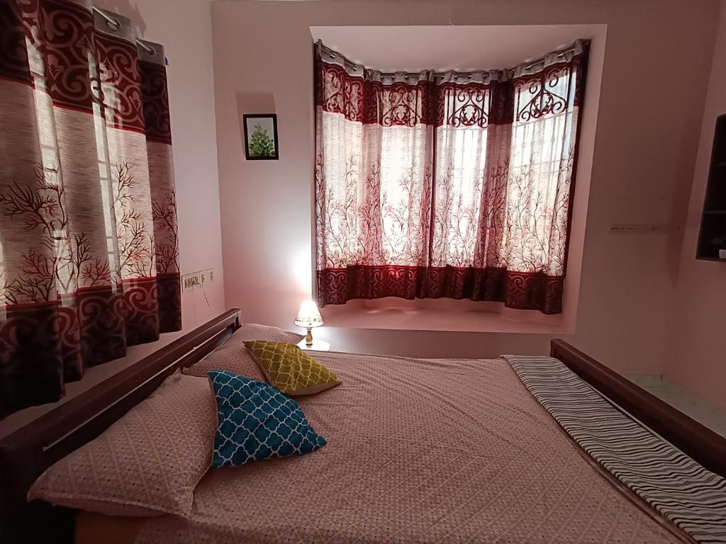 Postel nebo postele na pokoji v ubytování Rest and Relax Homestay