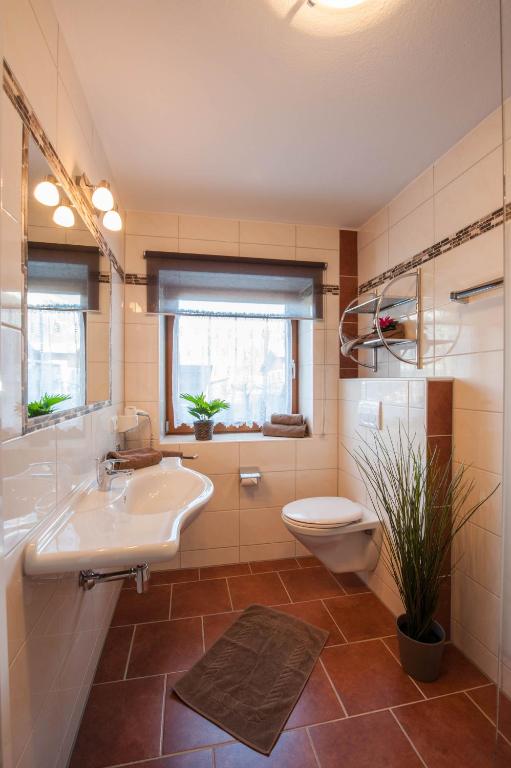 Koupelna v ubytování Gästehaus Wöberlerhof