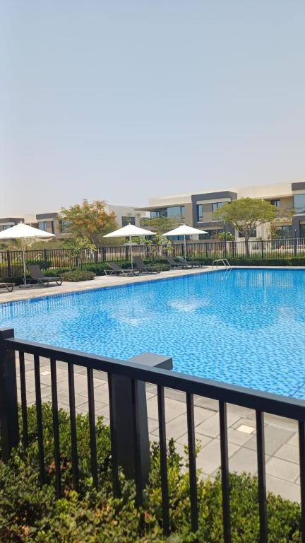 Bazén v ubytování 5 bedroom Villa - Dubai Hills nebo v jeho okolí