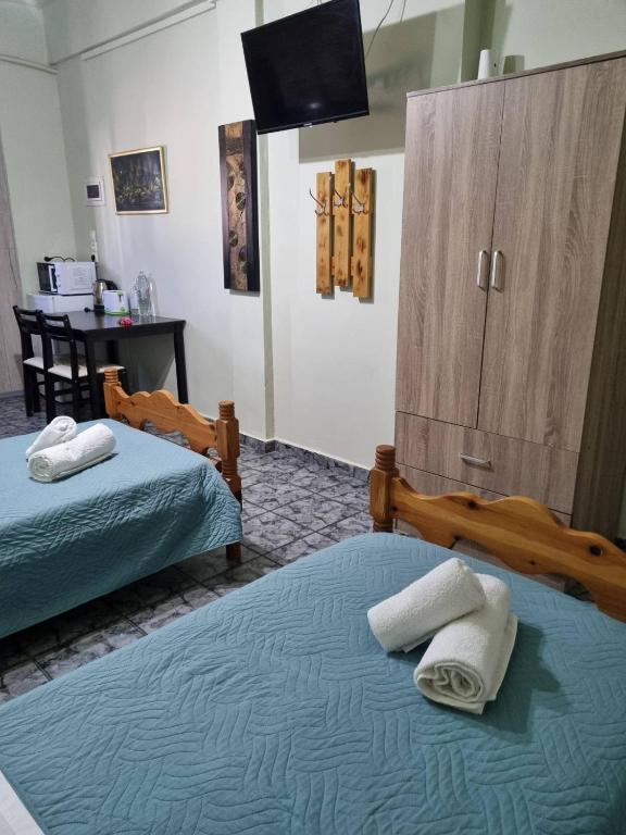 Postel nebo postele na pokoji v ubytování happyWish Syros