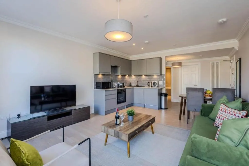 Dragon Suites - Edinburgh City Centre 2 Bed Apartment