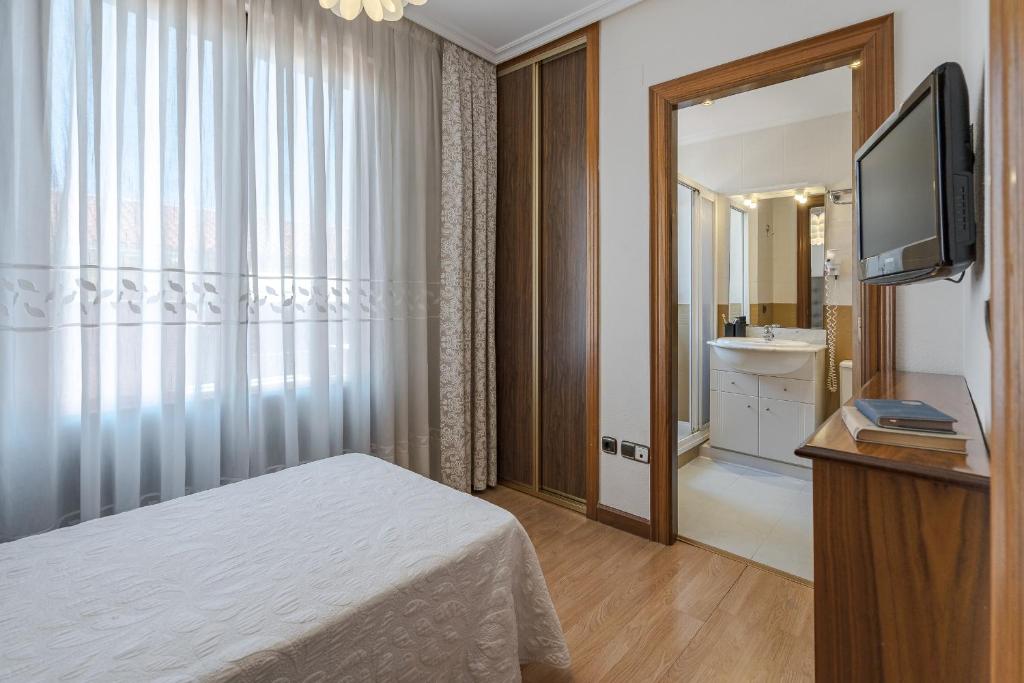 TV a/nebo společenská místnost v ubytování Hotel Eurowest