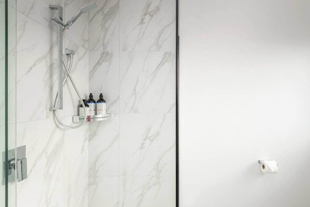 Ocean Is Just Around The Corner - Resim 3