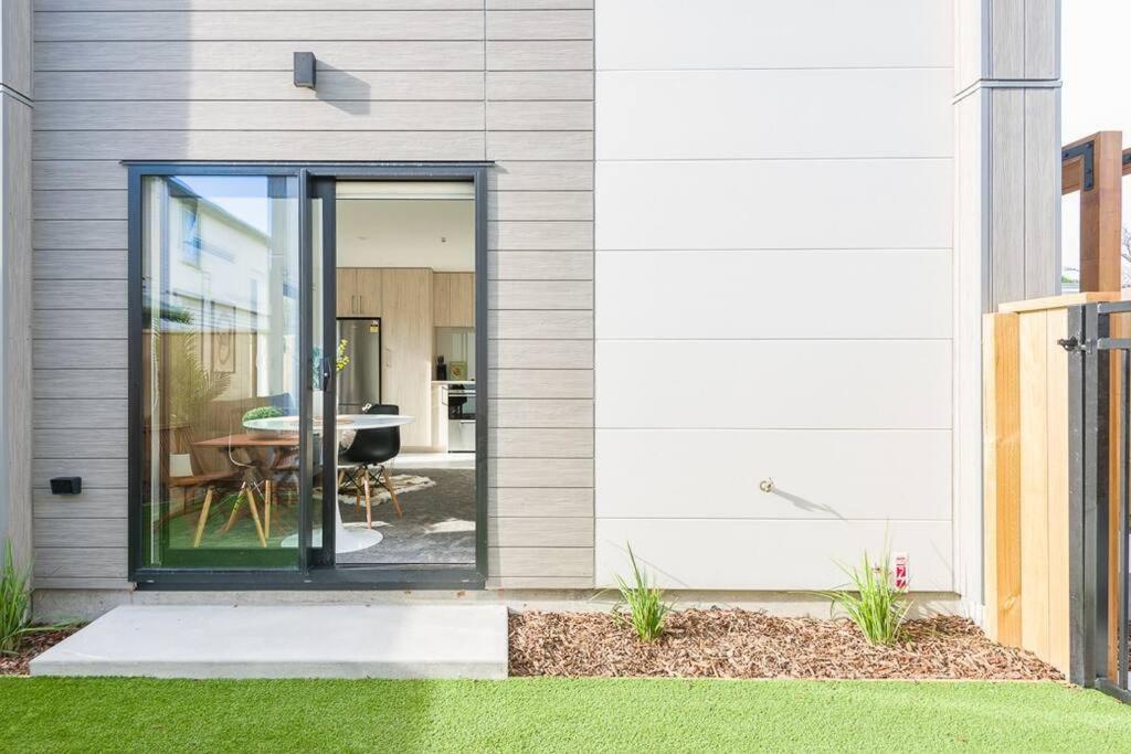 Ocean Is Just Around The Corner - Resim 16