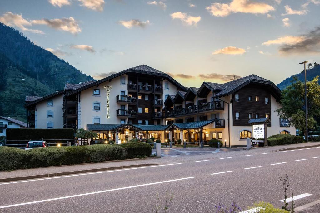 Nespecifikovaný výhled na hory nebo výhled na hory při pohledu z aparthotelu