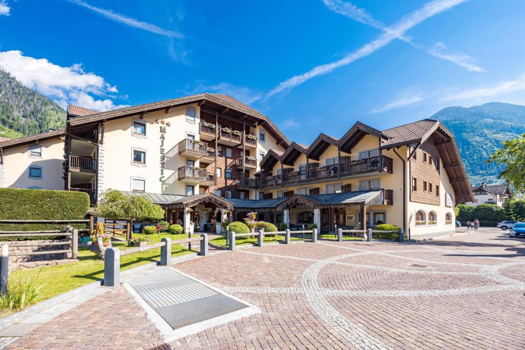 Nespecifikovaný výhled na hory nebo výhled na hory při pohledu z aparthotelu