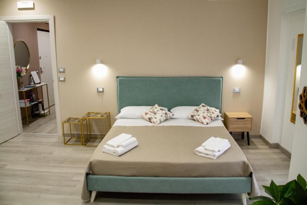 A bed or beds in a room at B&B Civico 64 Scalea