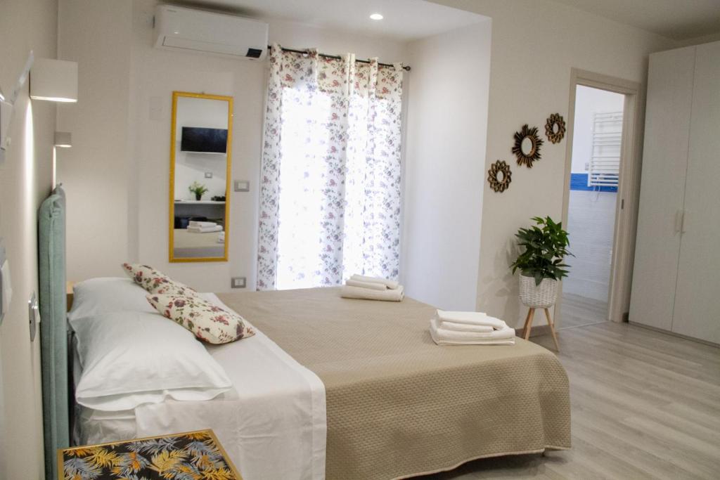 A bed or beds in a room at B&B Civico 64 Scalea