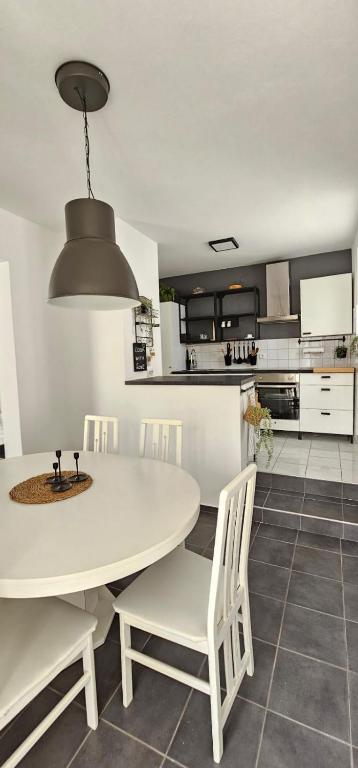 Kuchyňa alebo kuchynka v ubytovaní LUKA APARTMENT