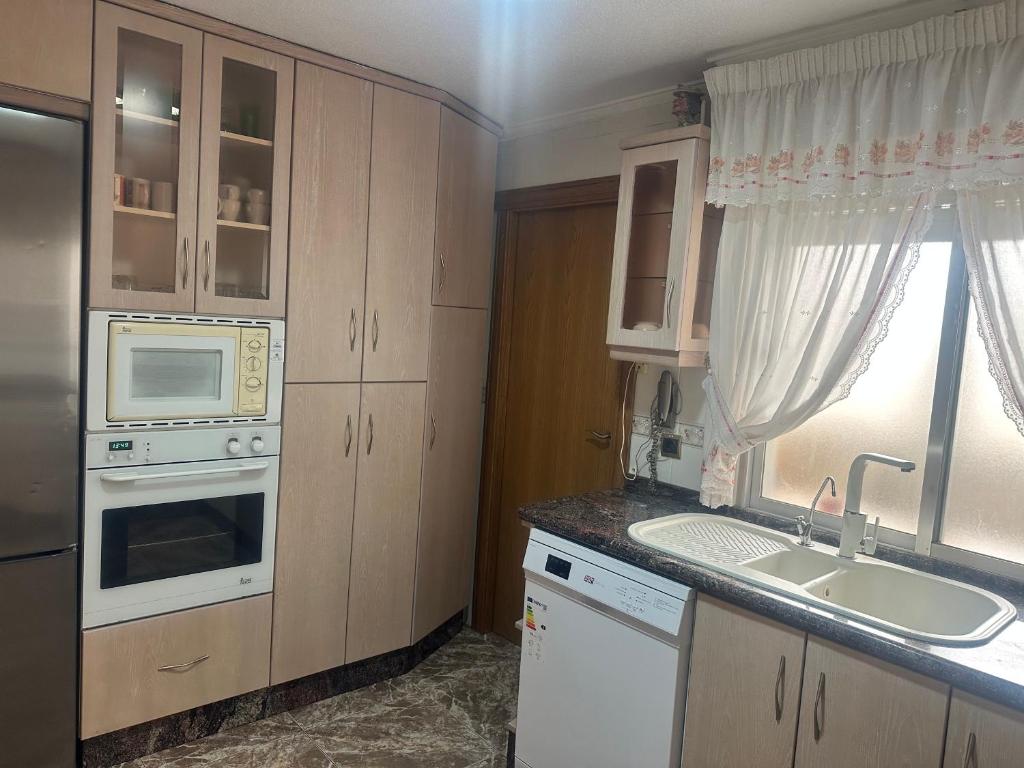 Kuchyňa alebo kuchynka v ubytovaní Homely Apartments Centro
