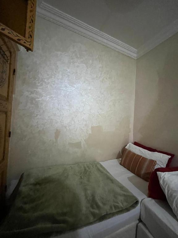 Postel nebo postele na pokoji v ubytování DarYOUSSEF 68