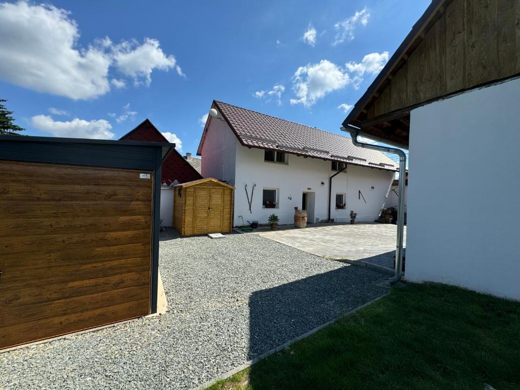 Budova, kde se vila nachází