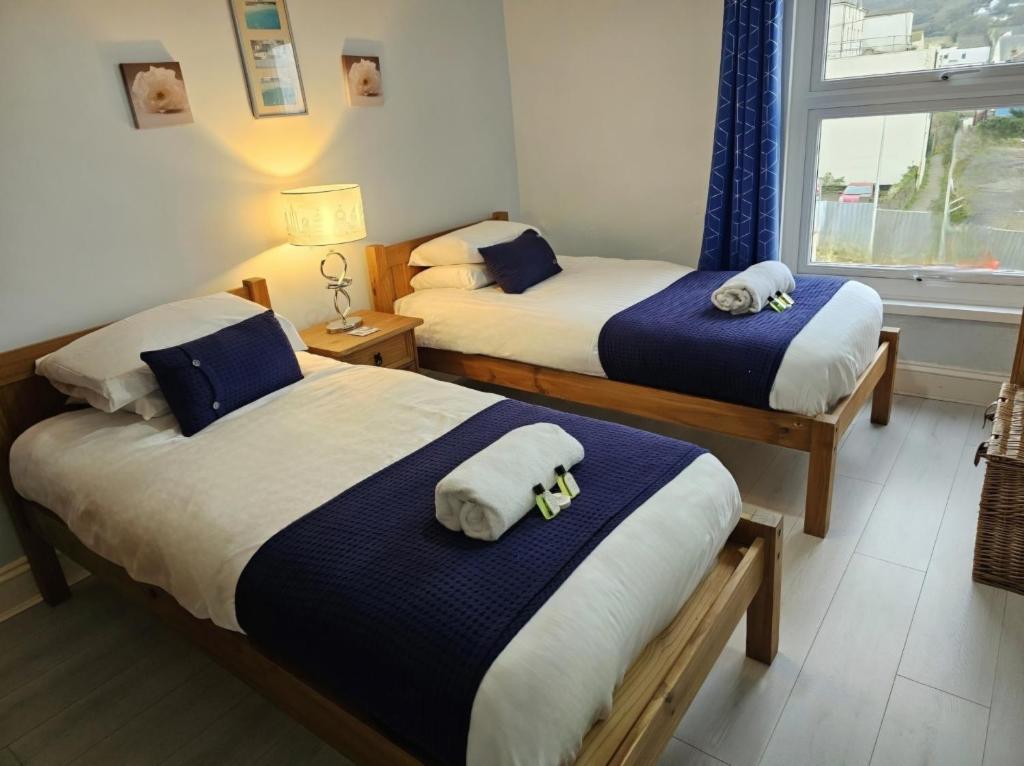 Sea views, big 2 Bed Flat close to beach & harbour - Apartamento De Dos Dormitorios