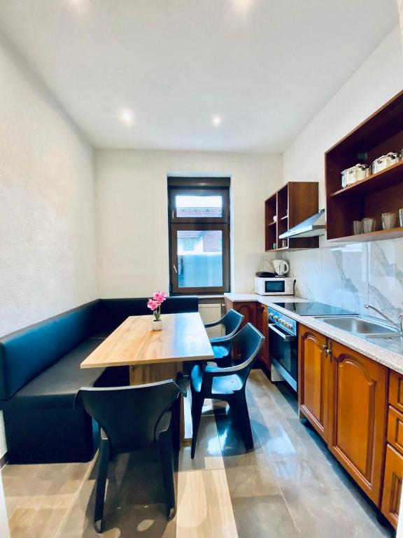 Galeriebild der Unterkunft 3BR Shared Apt, Ideal up to 6P, 15-Min to Stammersdorf in Wien
