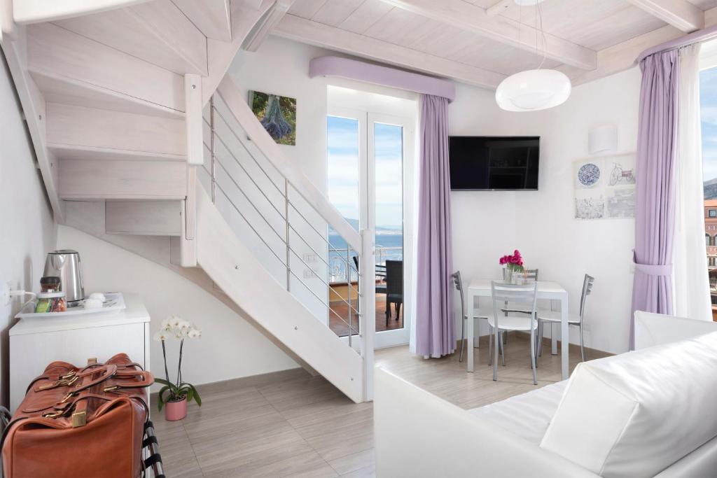 Al Centro Suites - 17