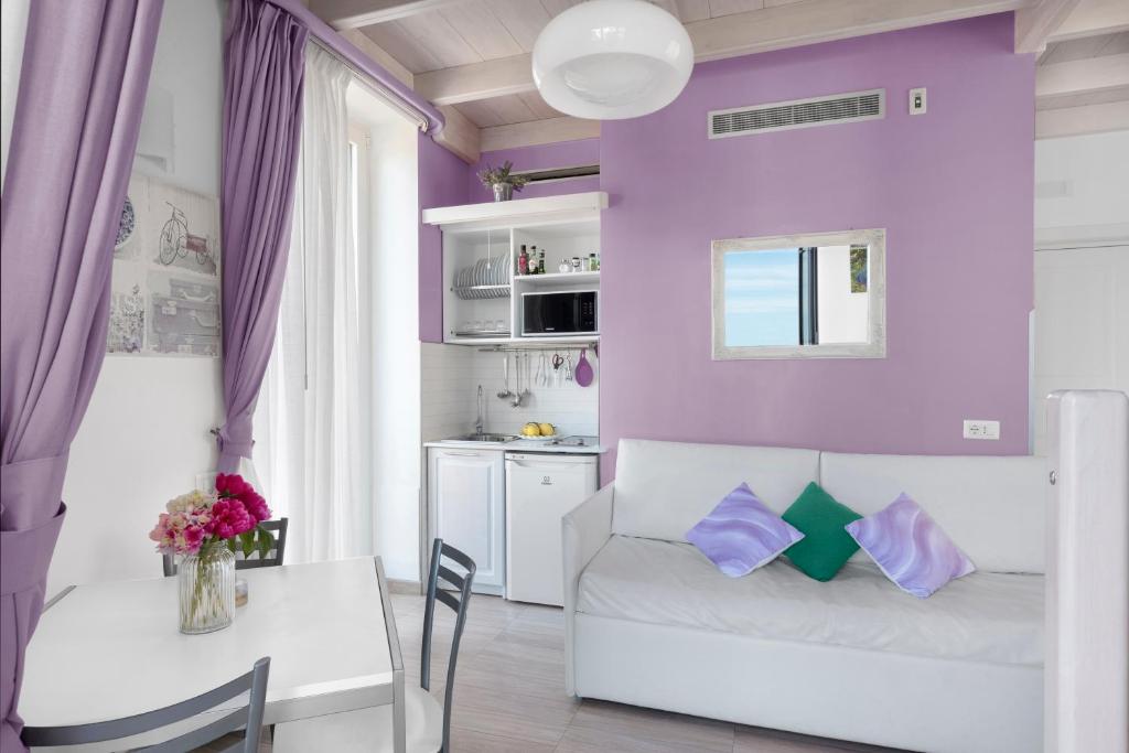 Al Centro Suites - 13