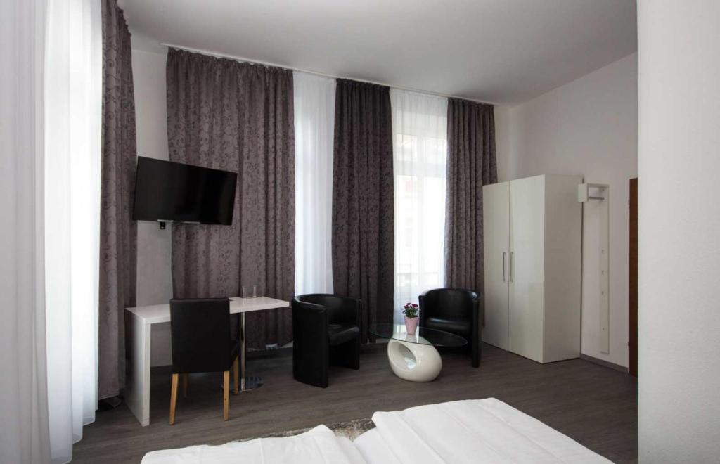 TV a/nebo společenská místnost v ubytování Hotel Luisenhof