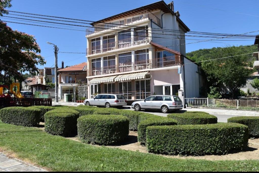 Manolovi Guest House