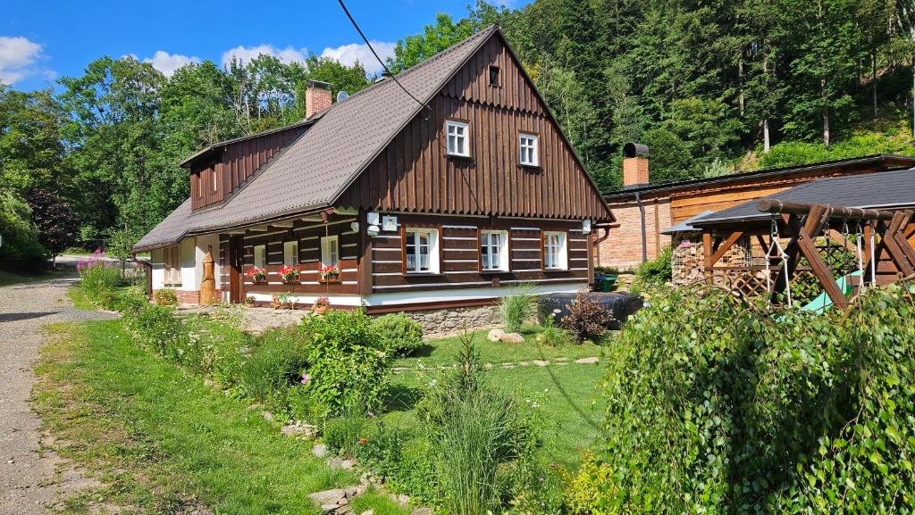 Zahrada ubytování Chalupa Čistá v Krkonoších 8