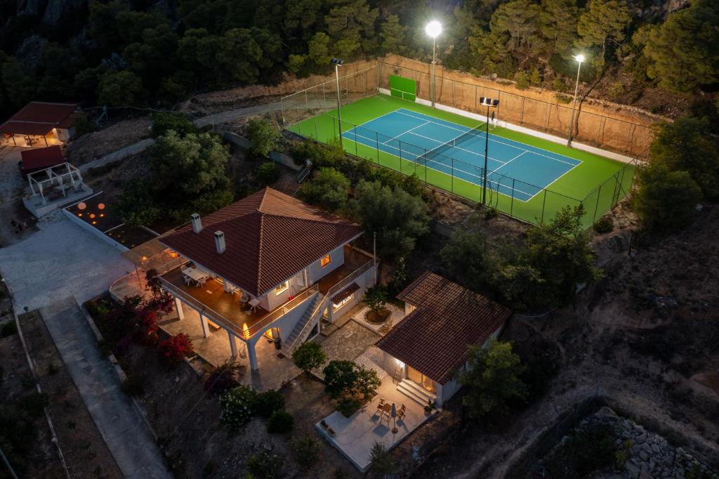 Εγκαταστάσεις για τένις ή/και σκουός στο Strava Park House ή εκεί κοντά