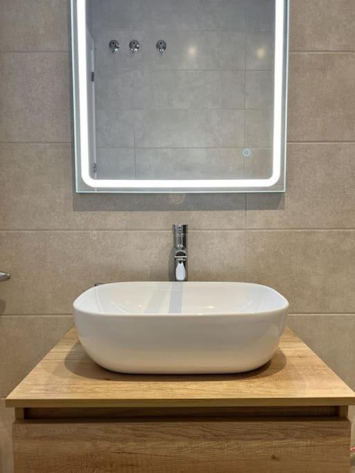Moderno apartamento con terraza en la azotea - Two-Bedroom Apartment