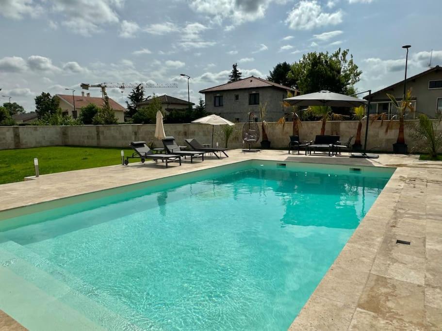 Photo de la galerie de l'établissement Maison près du Stade Groupama Stadium, Eurexpo, Aeroport de Lyon, à Pusignan