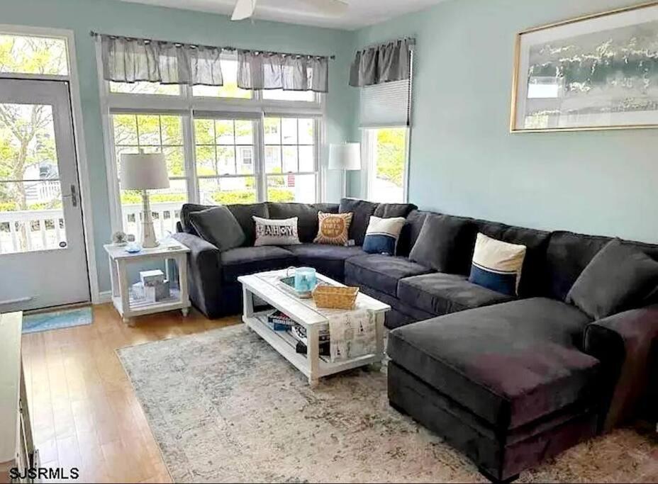 Χώρος καθιστικού στο Seaside Serenity AC-Beautiful Ocean View Home -3 bed 2 bath