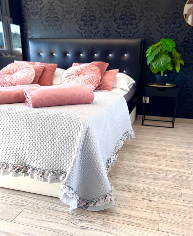 Posteľ alebo postele v izbe v ubytovaní Spółdzielcza 22 Apartament Sky Line
