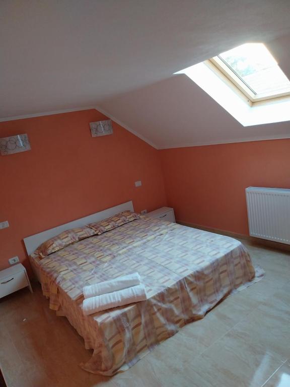 Postel nebo postele na pokoji v ubytování Serena House