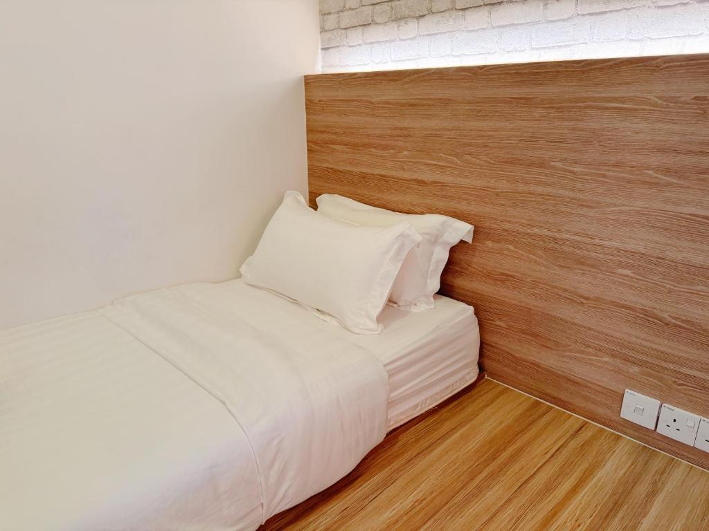 Postel nebo postele na pokoji v ubytování Stay On Sutera Avenue Homestay