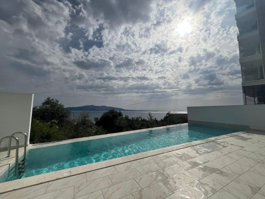White residence 3 Saranda