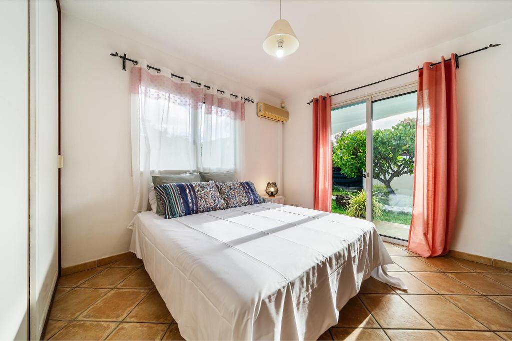 Postel nebo postele na pokoji v ubytování La Villa Papyrus
