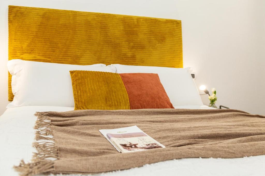 Postel nebo postele na pokoji v ubytování Loft Rooms I Cinque Mori