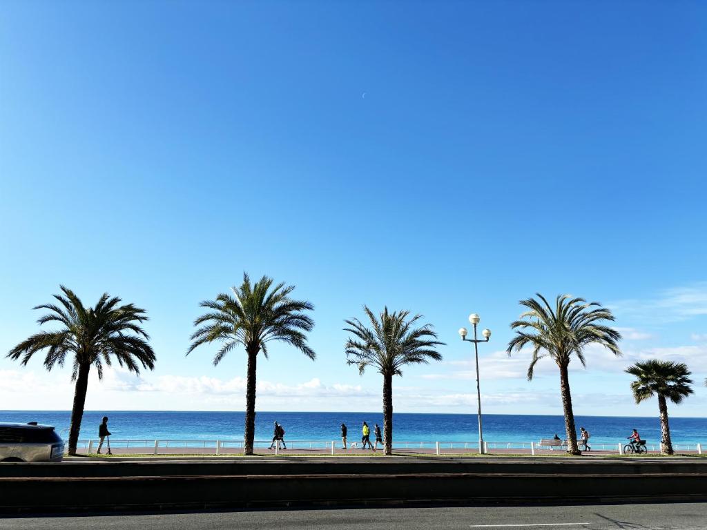 Photo de la galerie de l'établissement -DA ZIA RO'- Promenade Des Anglais FRONT BEACH - AIR C - FREE PARKING, à Nice