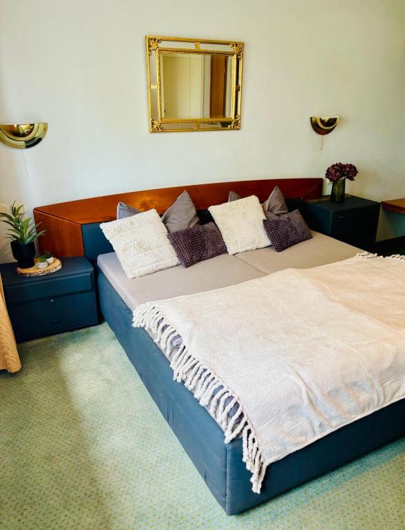 Postel nebo postele na pokoji v ubytování Themenhotel Rehlein