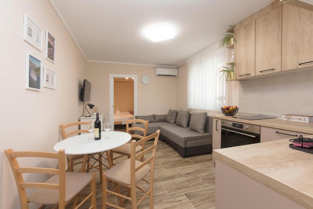 Kuchyň nebo kuchyňský kout v ubytování Apartment Olive Risan
