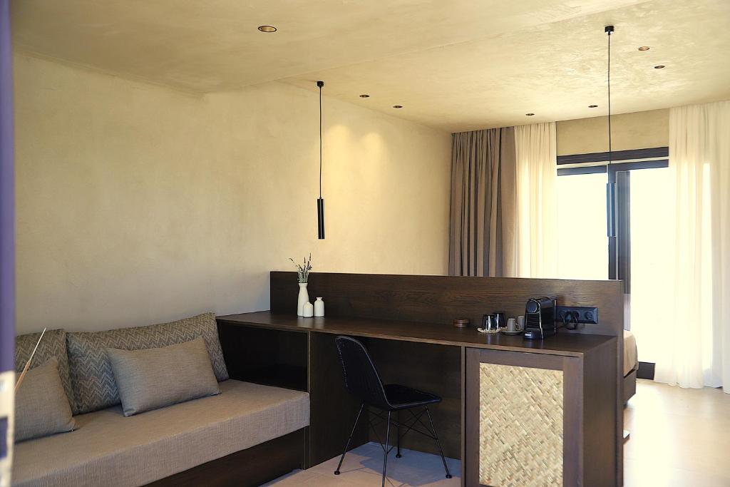 Villa Faros small hotel & restaurant - 少年套房与海景