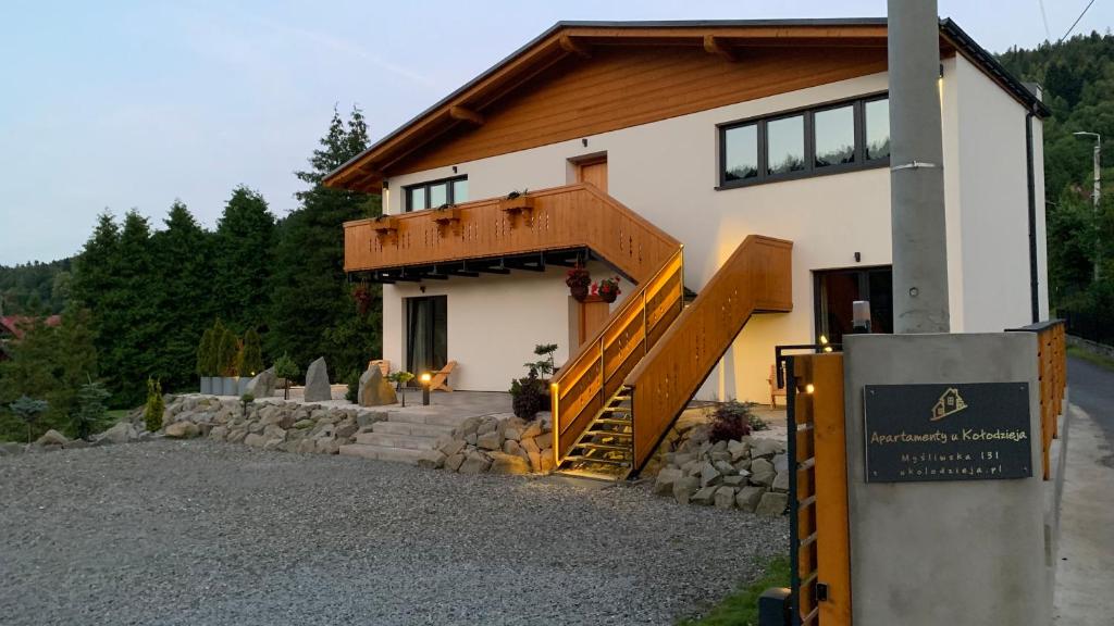 Budova, v ktorej sa apartmán nachádza