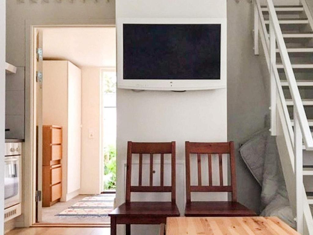 TV a/nebo společenská místnost v ubytování Holiday home Sölvesborg XII