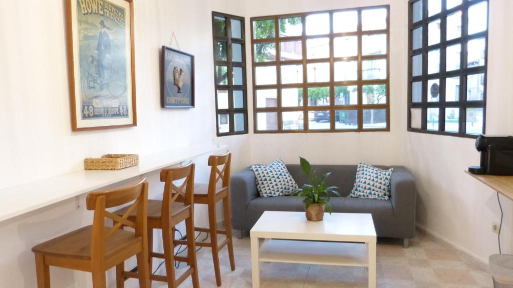 Posezení v ubytování HOSTAL CANDELEDA