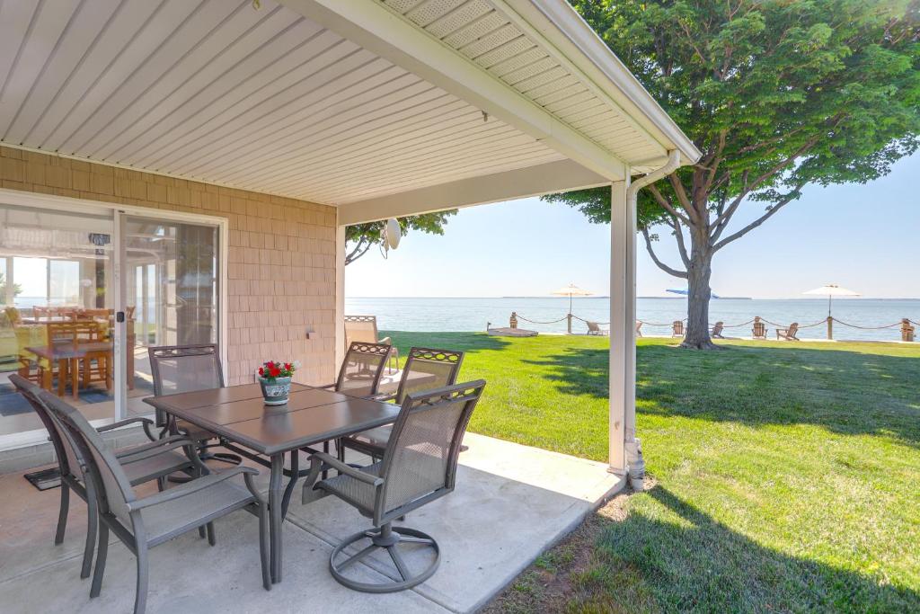 Middle Bass Island Cottage with Grills and Fire Pit, PutinBay