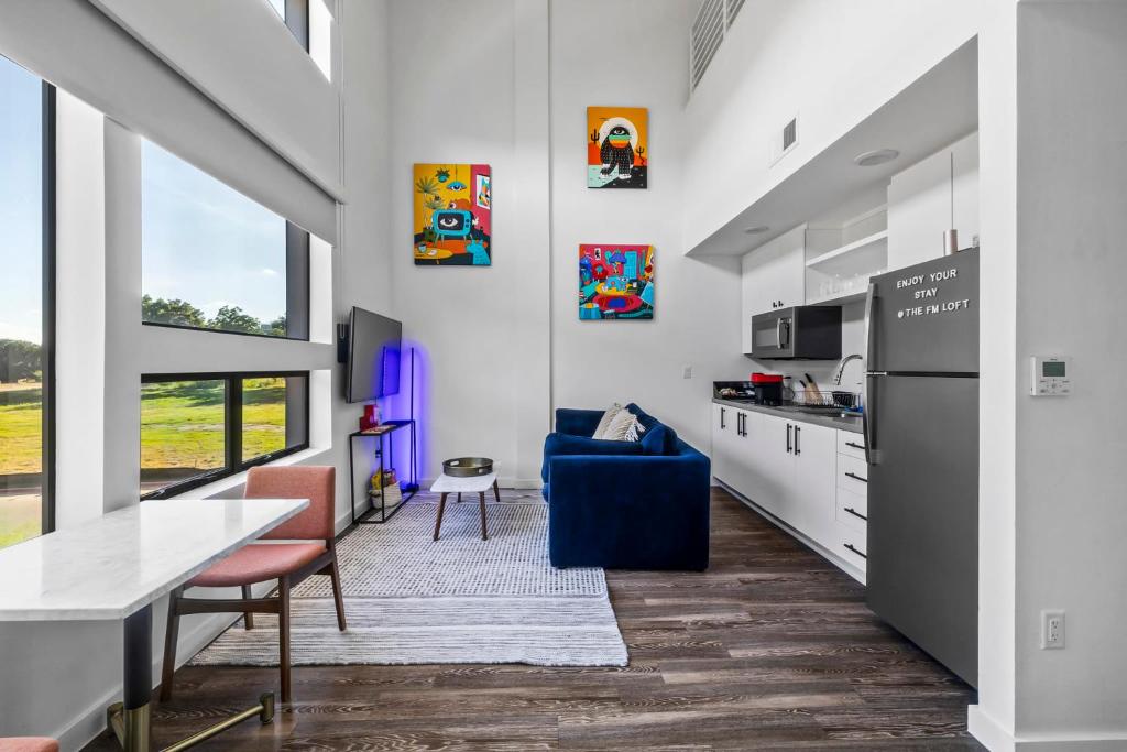 Corner Loft Downtown ATX Queen & Sofa Bed, Austin (updated prices 2024)