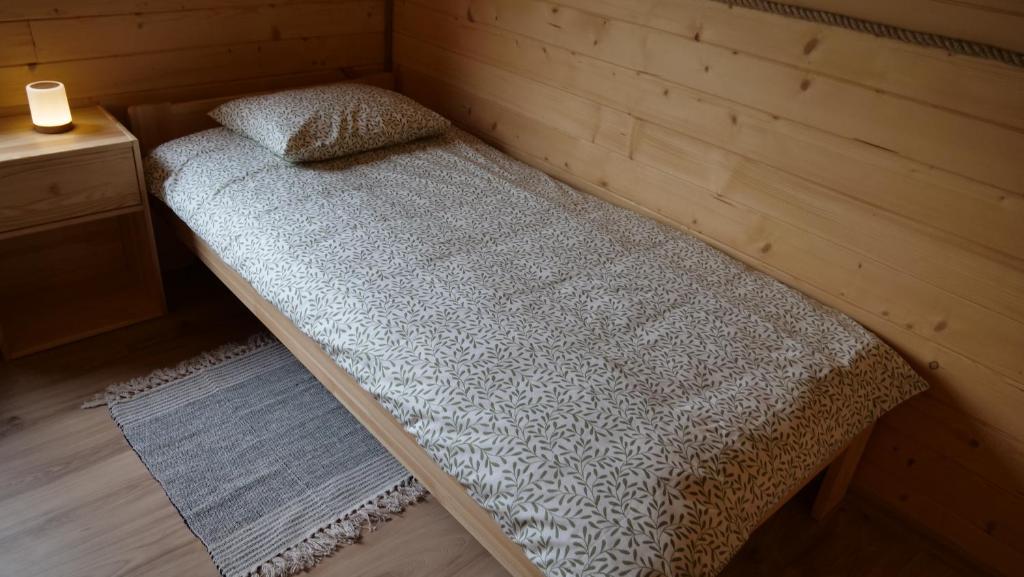 Postel nebo postele na pokoji v ubytování Domki Bieszczadzka Polana