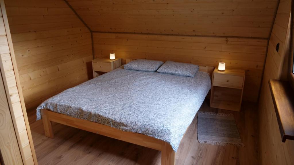 Postel nebo postele na pokoji v ubytování Domki Bieszczadzka Polana