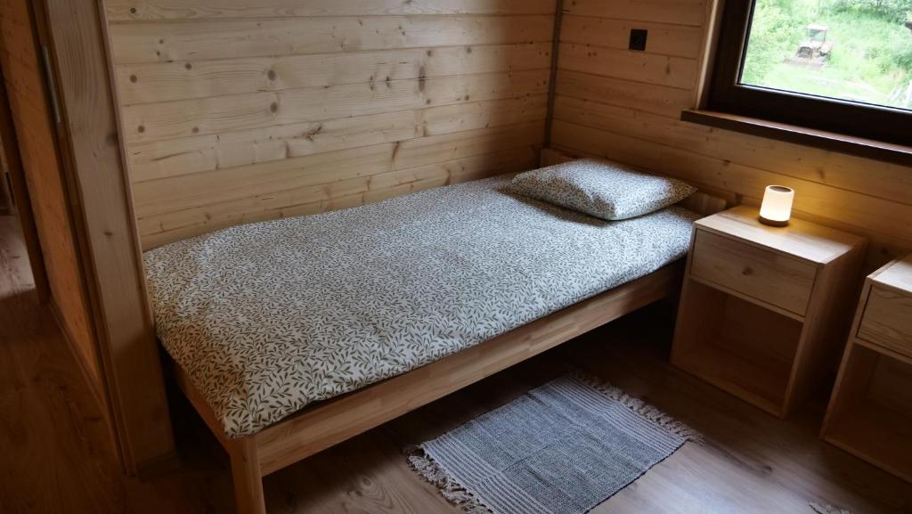Postel nebo postele na pokoji v ubytování Domki Bieszczadzka Polana